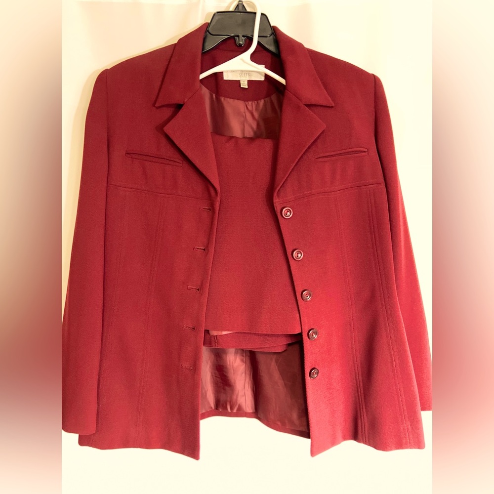 Women’s Suit.